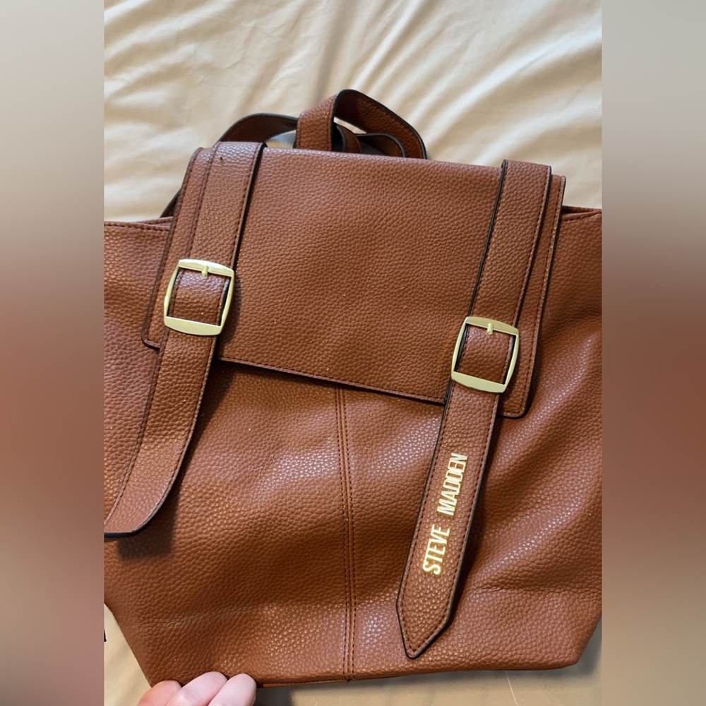 -SteveMadden
- Backpack Purse Leather 
- Tan/Gold
